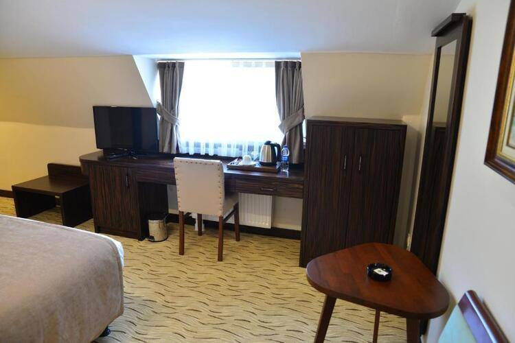 Golden Siyav Hotel