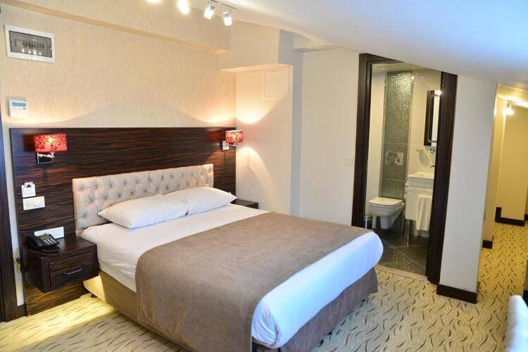 Golden Siyav Hotel