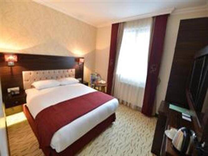 Golden Siyav Hotel