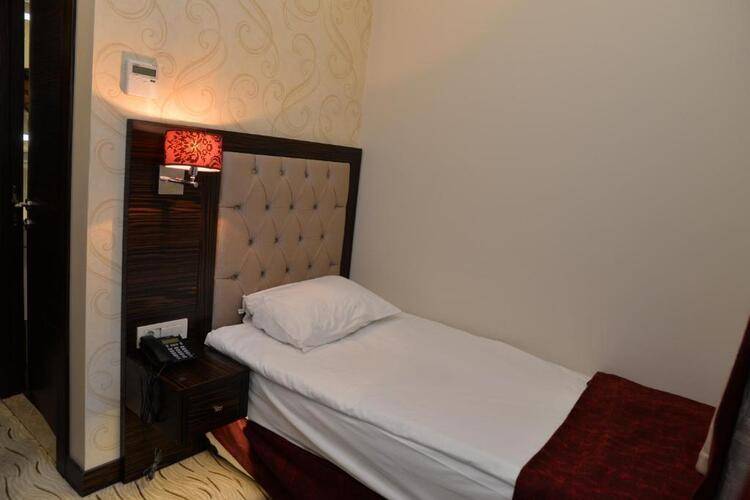 Golden Siyav Hotel