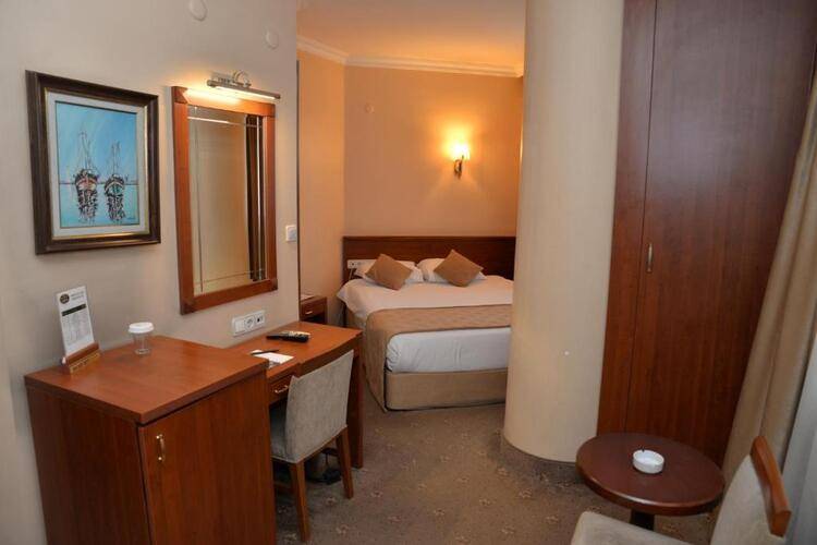 Golden Siyav Hotel