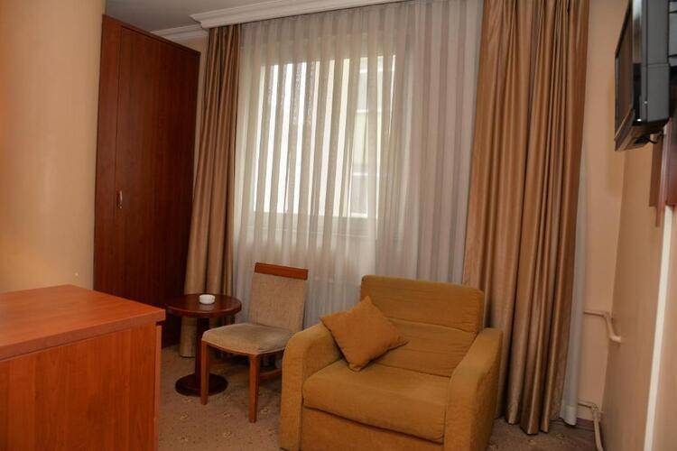 Golden Siyav Hotel