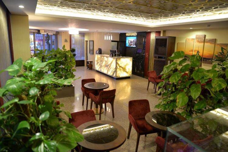 Golden Siyav Hotel
