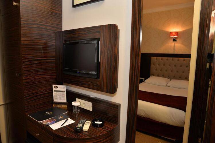 Golden Siyav Hotel