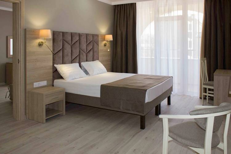 Эмеральдика Family Beach Hotel