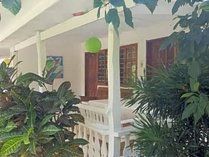 Beau Vallon Bungalows