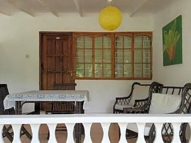 Beau Vallon Bungalows