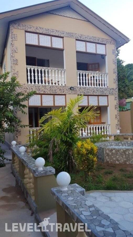 Apartment With one Bedroom in Baie Sainte Anne, With Wonderful sea View, Enclosed Garden and Wifi - 5 km From the Beach