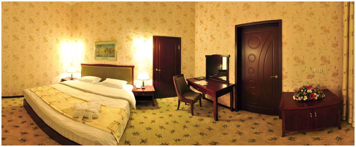 Golden Valley Hotel