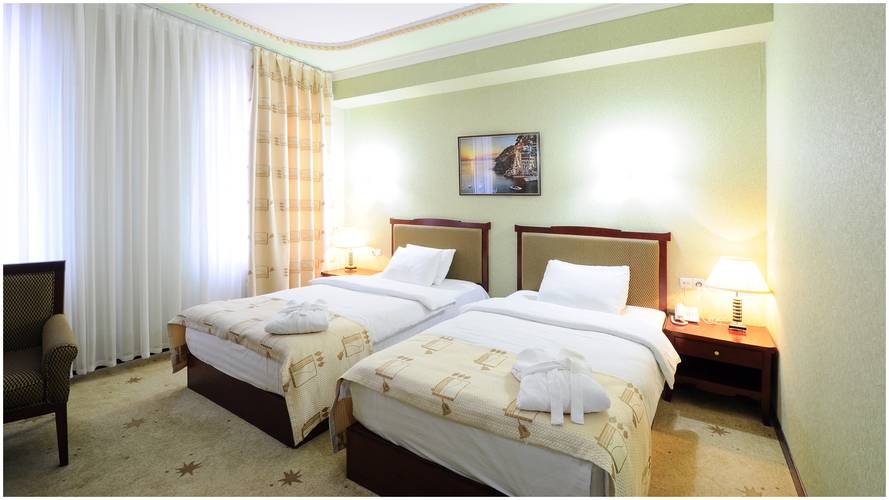 Golden Valley Hotel