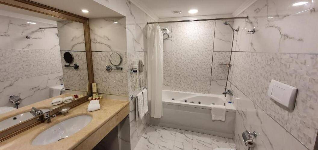 Grand Mir Hotel