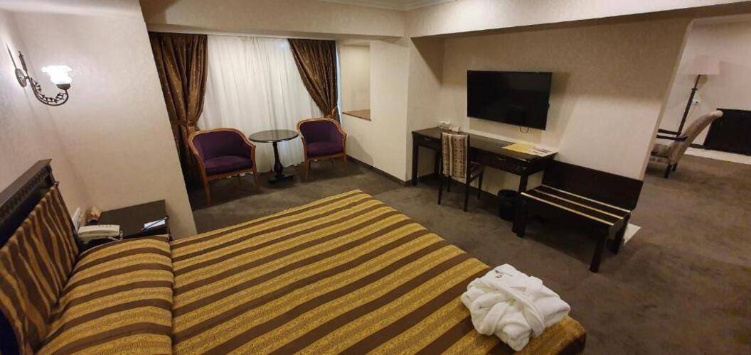 Grand Mir Hotel