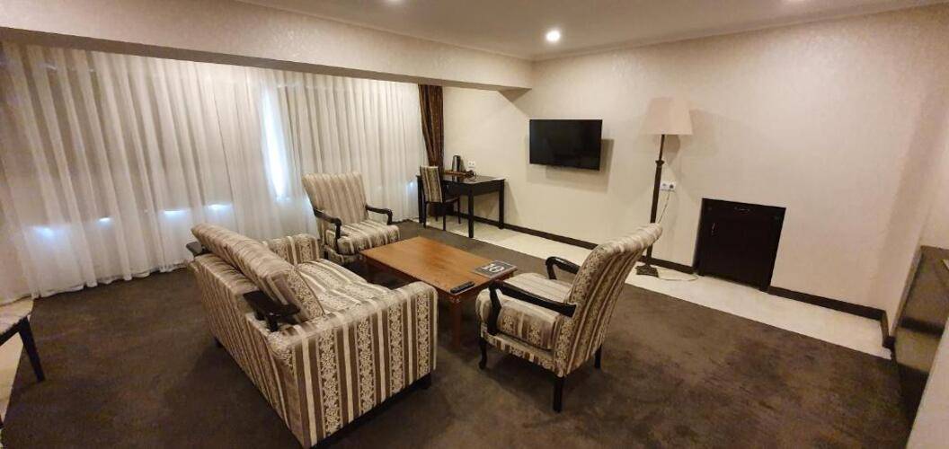 Grand Mir Hotel