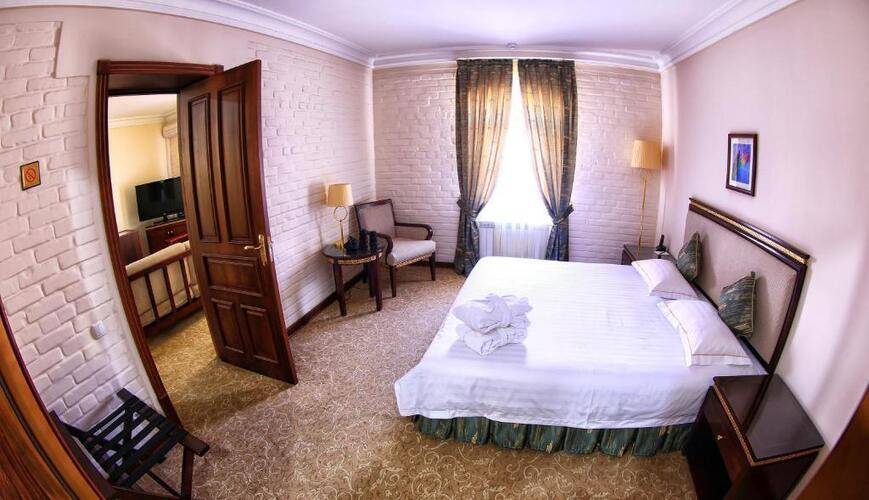 Sharq Hotel