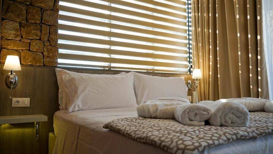 Agnes Deluxe Hotel