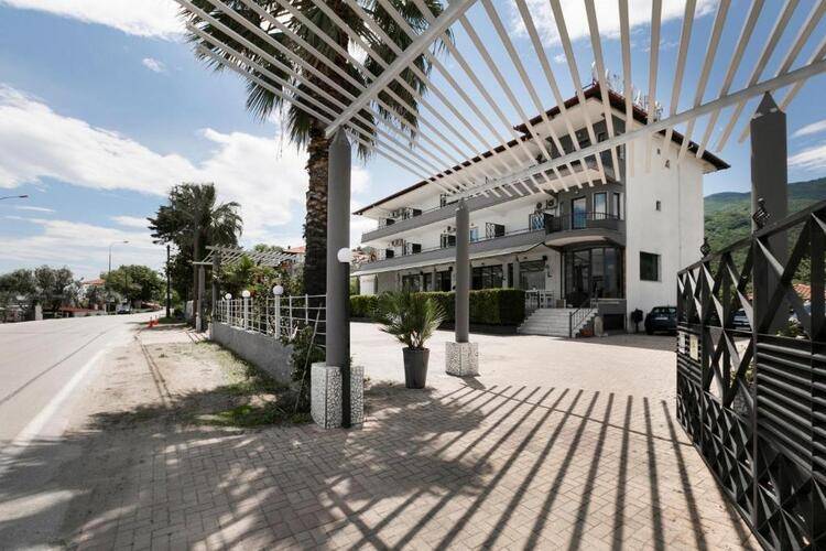 Calma Beach Hotel