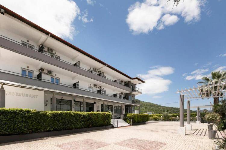 Calma Beach Hotel