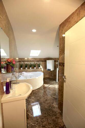 Truemar Hotels & Suites