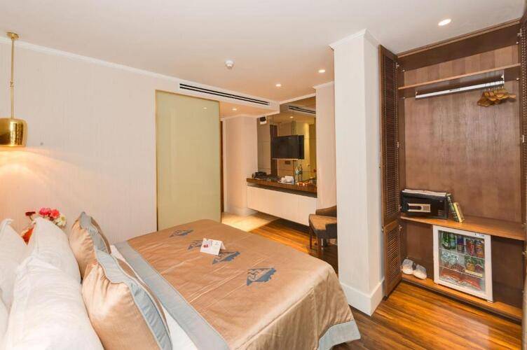 Darkmen Hotel