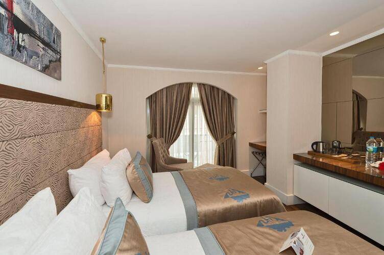 Darkmen Hotel