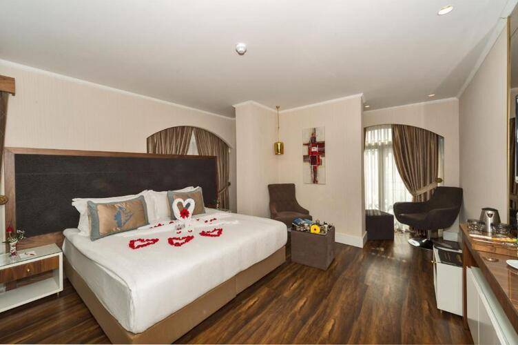 Darkmen Hotel