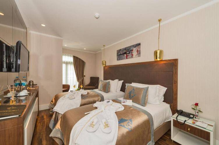 Darkmen Hotel