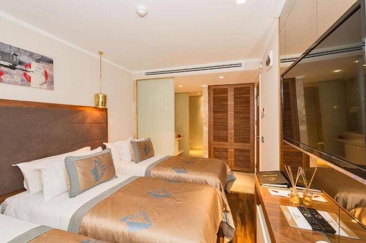 Darkmen Hotel