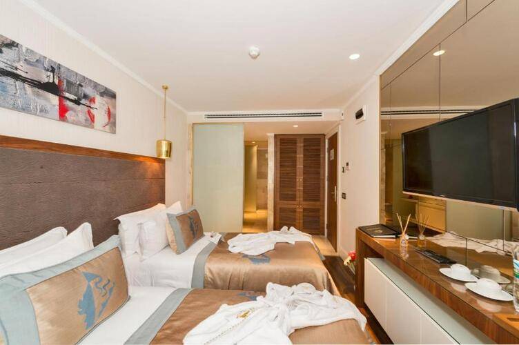 Darkmen Hotel