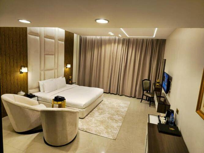 Clifton International Hotel