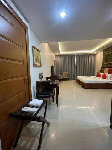 Clifton International Hotel
