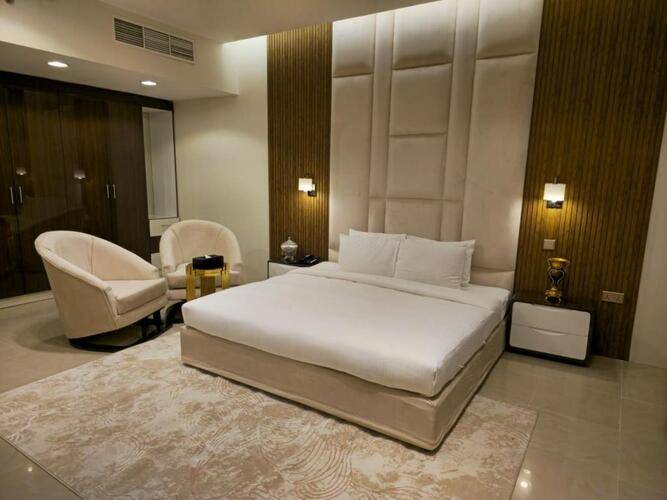Clifton International Hotel