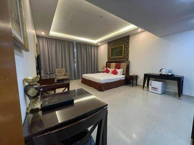 Clifton International Hotel