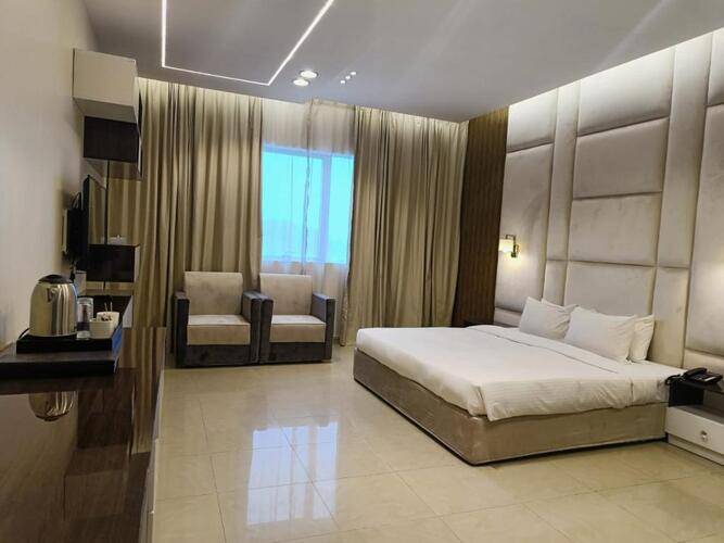 Clifton International Hotel