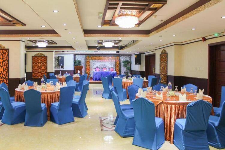 Clifton International Hotel