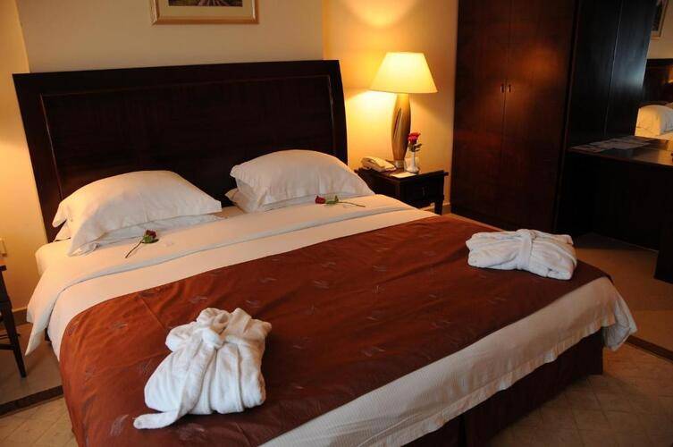 Clifton International Hotel