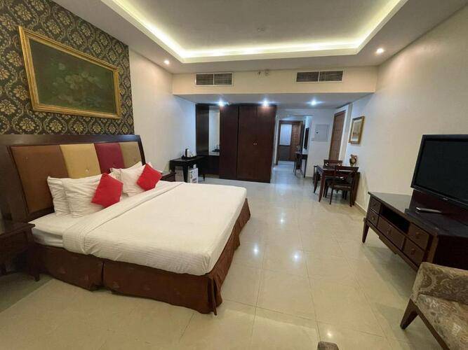 Clifton International Hotel