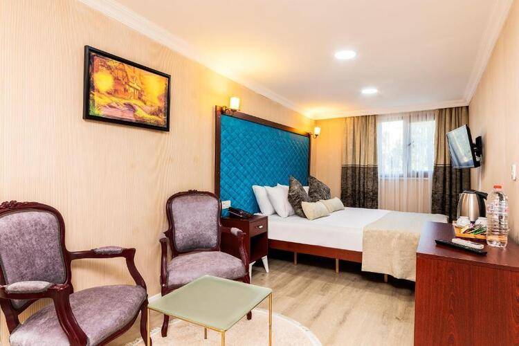 Dove Hotel & Suites