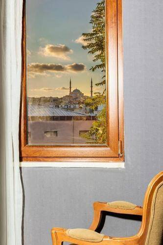 Dove Hotel & Suites
