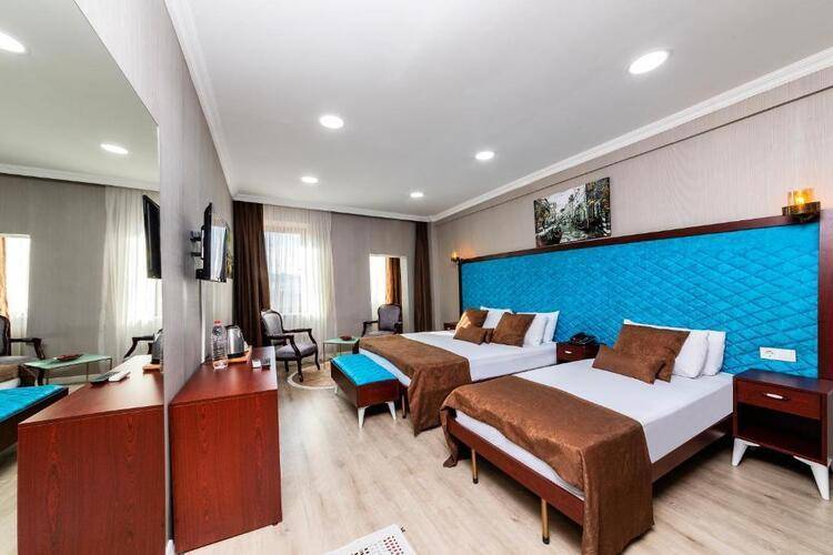 Dove Hotel & Suites