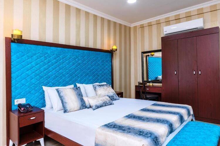 Dove Hotel & Suites