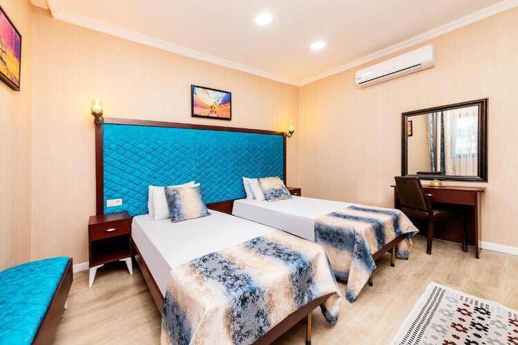 Dove Hotel & Suites
