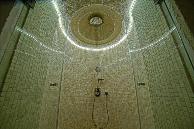 Taru Cave Suites SC