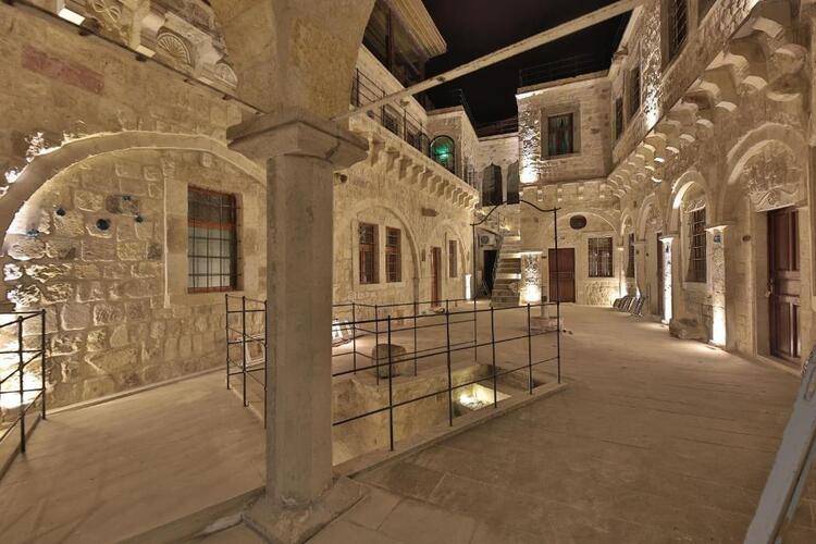 Taru Cave Suites SC
