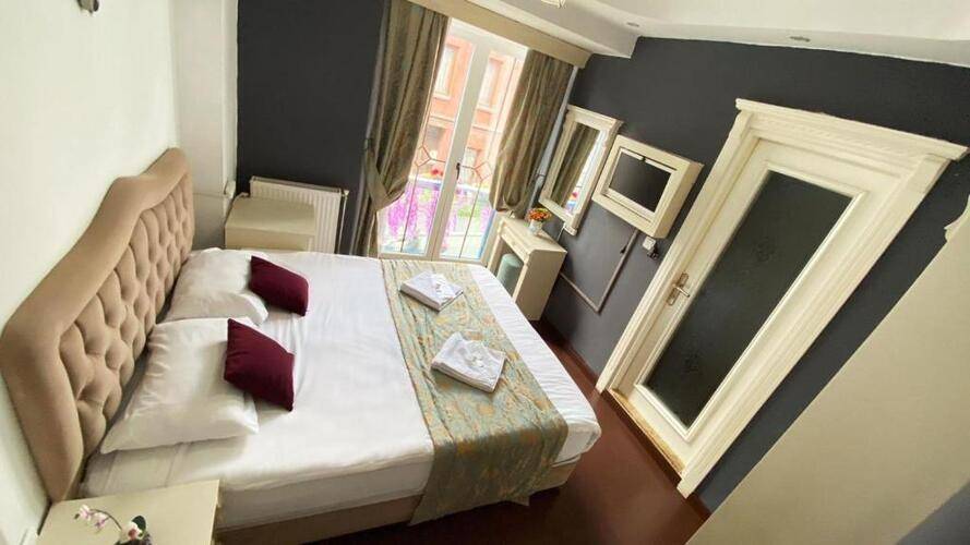 Le Petite Maison Hotel