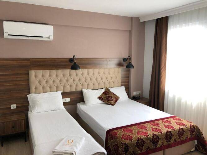 The Reina Hotel
