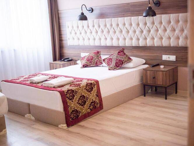 The Reina Hotel