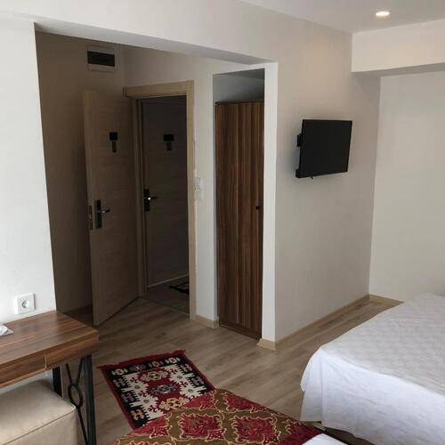 The Reina Hotel