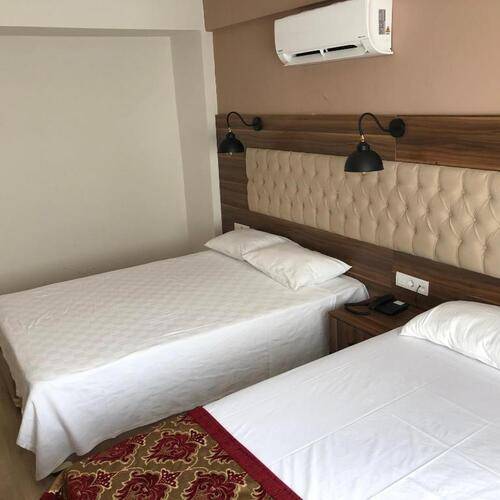 The Reina Hotel