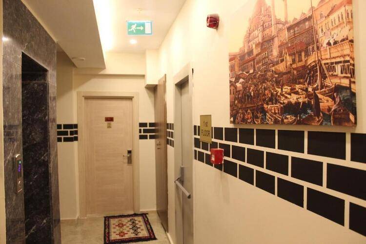 The Reina Hotel