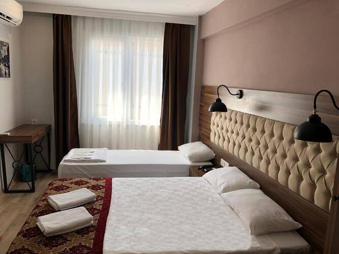 The Reina Hotel